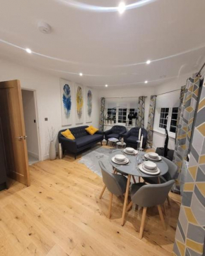 Stylish 2 Bed Flat In Strood Rochester